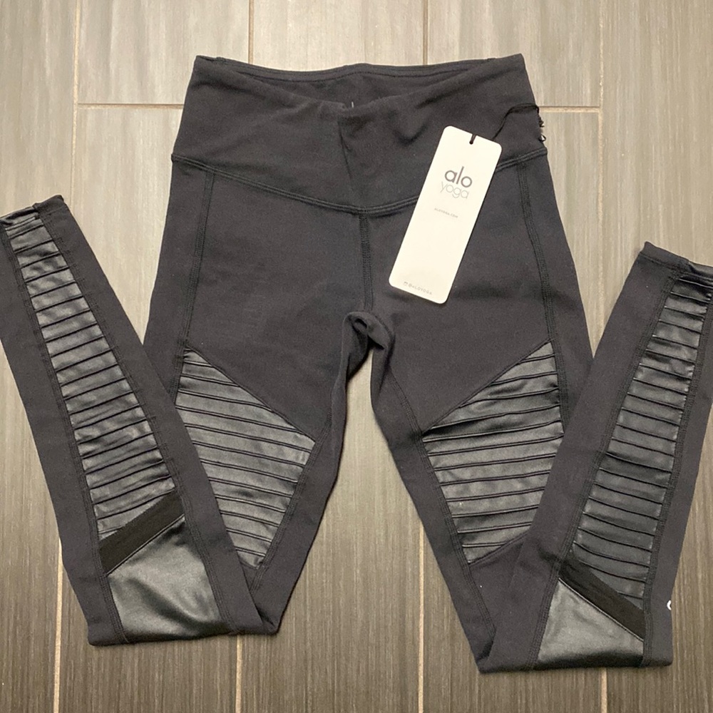 Brand new Alo Moto Legging